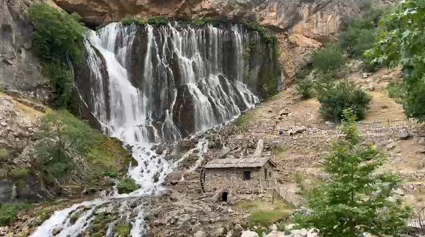 Cembatu Otel Şelale Manzarası